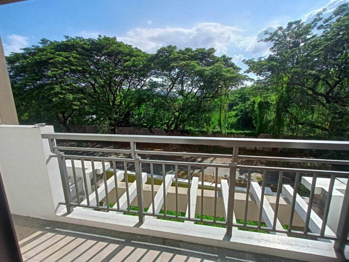 マニラ市 Acacia Estates Taguigアパートホテル エクステリア 写真