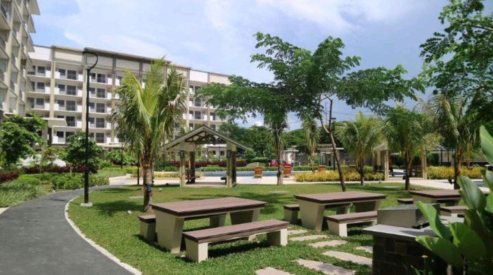 マニラ市 Acacia Estates Taguigアパートホテル エクステリア 写真